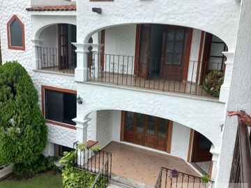 CASA EN VENTA EN BURGOS BUGAMBILIA CON ALBERCA CLIMATIZADA, HABITACIÓN EN PLANTA BAJA