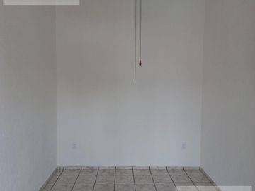 CASA EN VENTA EN BURGOS BUGAMBILIA CON ALBERCA CLIMATIZADA, HABITACIÓN EN PLANTA BAJA