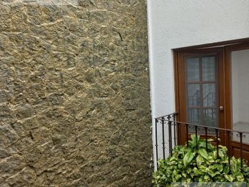 CASA EN VENTA EN BURGOS BUGAMBILIA CON ALBERCA CLIMATIZADA, HABITACIÓN EN PLANTA BAJA