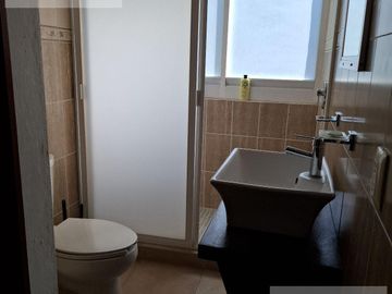 CASA EN VENTA EN CUERNAVACA, CON 8 HABITACIONES, ALBERCA CLIMATIZADA Y JARDÍN