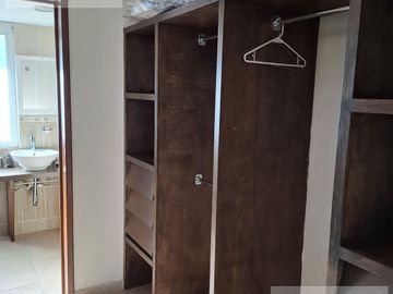CASA EN VENTA EN CUERNAVACA, CON 8 HABITACIONES, ALBERCA CLIMATIZADA Y JARDÍN