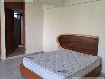 CASA EN VENTA EN CUERNAVACA, CON 8 HABITACIONES, ALBERCA CLIMATIZADA Y JARDÍN