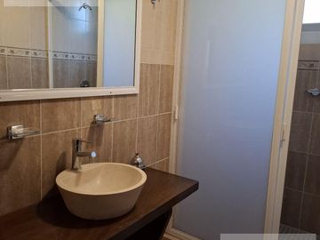 CASA EN VENTA EN CUERNAVACA, CON 8 HABITACIONES, ALBERCA CLIMATIZADA Y JARDÍN