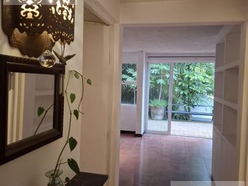 CASA EN VENTA EN JARDINES DE TLALTENANGO, UN NIVEL CON VIGILANCIA