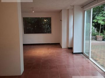 CASA EN VENTA EN JARDINES DE TLALTENANGO, UN NIVEL CON VIGILANCIA