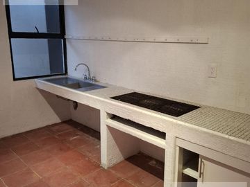 CASA EN VENTA EN JARDINES DE TLALTENANGO, UN NIVEL CON VIGILANCIA