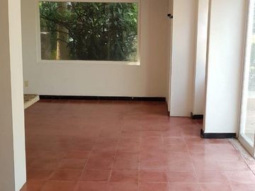 CASA EN VENTA EN JARDINES DE TLALTENANGO, UN NIVEL CON VIGILANCIA