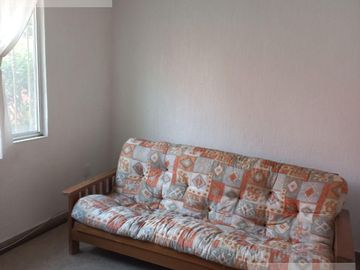 CASA EN VENTA EN CUERNAVACA, EN CONDOMINIO CON JARDÍN PRIVADO, ALBERCA COMUN Y VIGILANCIA