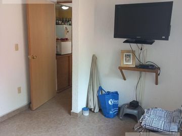 CASA EN VENTA EN CUERNAVACA, EN CONDOMINIO CON JARDÍN PRIVADO, ALBERCA COMUN Y VIGILANCIA