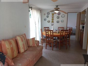 CASA EN VENTA EN CUERNAVACA, EN CONDOMINIO CON JARDÍN PRIVADO, ALBERCA COMUN Y VIGILANCIA