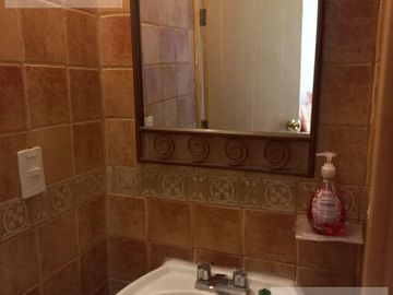 CASA EN VENTA EN CUERNAVACA, EN CONDOMINIO CON JARDÍN PRIVADO, ALBERCA COMUN Y VIGILANCIA