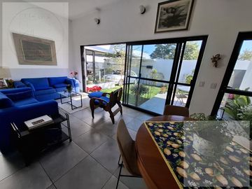 CASA EN VENTA A 10 MINUTOS DE CUERNAVACA, ATRAS DE SUMIYA, EN UN NIVEL, EN UNO DE LOS MEJORES CLIMAS DEL MUNDO