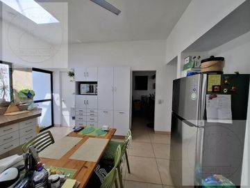 CASA EN VENTA A 10 MINUTOS DE CUERNAVACA, ATRAS DE SUMIYA, EN UN NIVEL, EN UNO DE LOS MEJORES CLIMAS DEL MUNDO