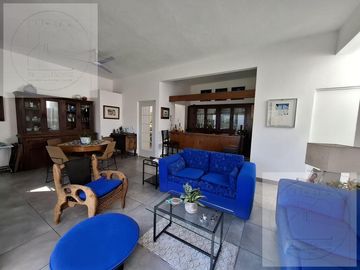 CASA EN VENTA A 10 MINUTOS DE CUERNAVACA, ATRAS DE SUMIYA, EN UN NIVEL, EN UNO DE LOS MEJORES CLIMAS DEL MUNDO