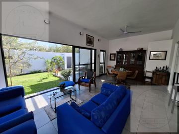 CASA EN VENTA A 10 MINUTOS DE CUERNAVACA, ATRAS DE SUMIYA, EN UN NIVEL, EN UNO DE LOS MEJORES CLIMAS DEL MUNDO