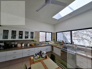 CASA EN VENTA A 10 MINUTOS DE CUERNAVACA, ATRAS DE SUMIYA, EN UN NIVEL, EN UNO DE LOS MEJORES CLIMAS DEL MUNDO