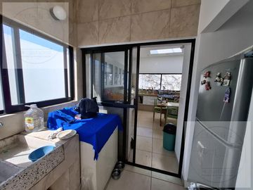 CASA EN VENTA A 10 MINUTOS DE CUERNAVACA, ATRAS DE SUMIYA, EN UN NIVEL, EN UNO DE LOS MEJORES CLIMAS DEL MUNDO