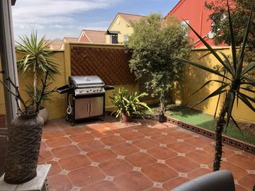 VENDE CASA 3 PISOS, 4 DORM, 3 BAÑOS MICROBARRIO VALLE LO CAMPINO- QUILICURA