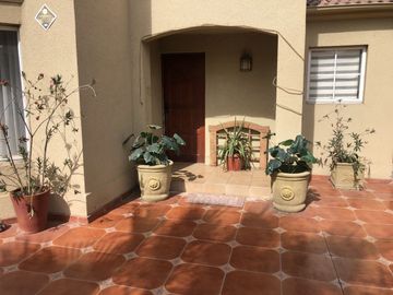 VENDE CASA 3 PISOS, 4 DORM, 3 BAÑOS MICROBARRIO VALLE LO CAMPINO- QUILICURA