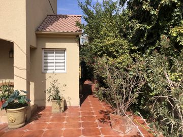 VENDE CASA 3 PISOS, 4 DORM, 3 BAÑOS MICROBARRIO VALLE LO CAMPINO- QUILICURA