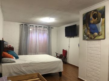 VENDE 2 CASAS TOTAL 6 DORM, 3 BAÑOS, 2 CUADRAS METRO EL BOSQUE- BALMACEDA EL BOSQUE