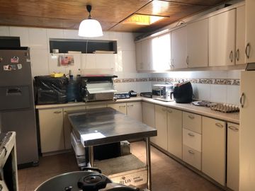 VENDE 2 CASAS TOTAL 6 DORM, 3 BAÑOS, 2 CUADRAS METRO EL BOSQUE- BALMACEDA EL BOSQUE