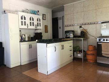 VENDE 2 CASAS TOTAL 6 DORM, 3 BAÑOS, 2 CUADRAS METRO EL BOSQUE- BALMACEDA EL BOSQUE