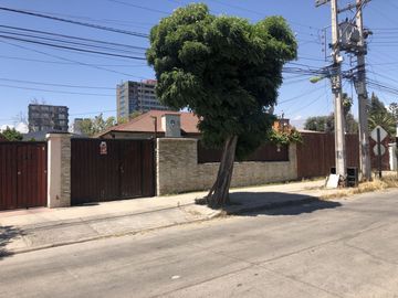 VENDE 2 CASAS TOTAL 6 DORM, 3 BAÑOS, 2 CUADRAS METRO EL BOSQUE- BALMACEDA EL BOSQUE