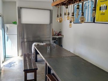 Casa en  dos plantas de vías a libertador inmejorable zona 3 dormitorios en suite piscina