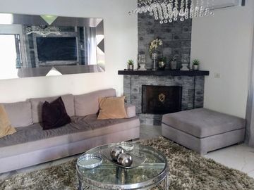 Casa en  dos plantas de vías a libertador inmejorable zona 3 dormitorios en suite piscina