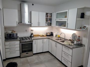 Casa en  dos plantas de vías a libertador inmejorable zona 3 dormitorios en suite piscina