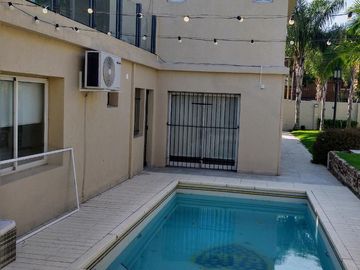 Casa en  dos plantas de vías a libertador inmejorable zona 3 dormitorios en suite piscina