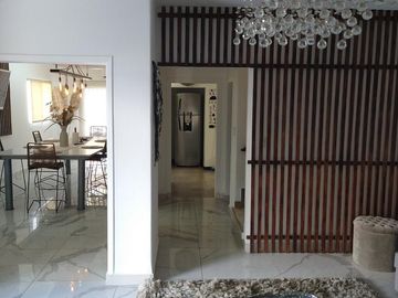 Casa en  dos plantas de vías a libertador inmejorable zona 3 dormitorios en suite piscina