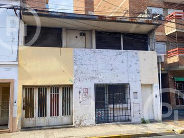 Casa a refaccionar   local   departamento en VENTA zona centro