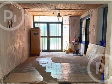 Casa a refaccionar   local   departamento en VENTA zona centro