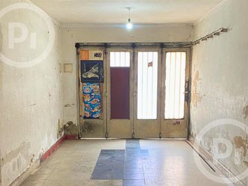 Casa a refaccionar   local   departamento en VENTA zona centro