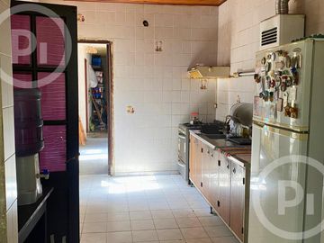 Casa a refaccionar   local   departamento en VENTA zona centro