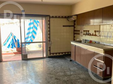 Casa a refaccionar   local   departamento en VENTA zona centro