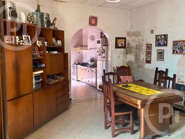 Casa a refaccionar   local   departamento en VENTA zona centro
