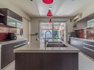 Casa 5 ambientes en 3 Plantas en  Villa Lugano