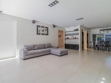 Casa 5 ambientes en 3 Plantas en  Villa Lugano
