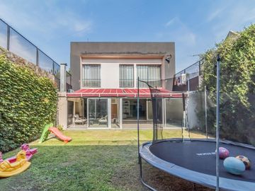 Casa 5 ambientes en 3 Plantas en  Villa Lugano