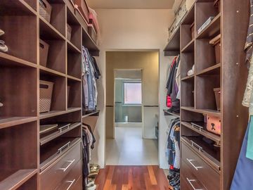 Casa 5 ambientes en 3 Plantas en  Villa Lugano
