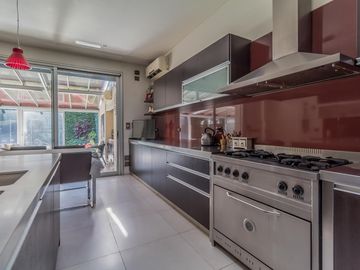 Casa 5 ambientes en 3 Plantas en  Villa Lugano
