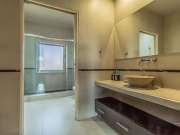 Casa 5 ambientes en 3 Plantas en  Villa Lugano