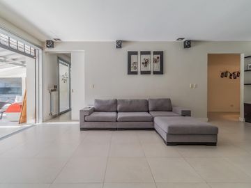 Casa 5 ambientes en 3 Plantas en  Villa Lugano