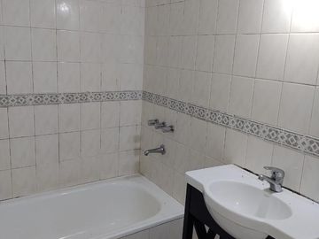 Casas en venta  - 8 dormitorios 3 baños - 260mts2 - Adrogue