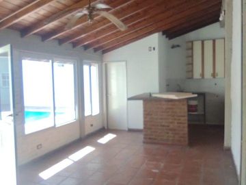 Casas en venta  - 8 dormitorios 3 baños - 260mts2 - Adrogue