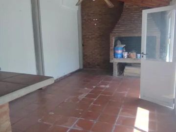 Casas en venta  - 8 dormitorios 3 baños - 260mts2 - Adrogue
