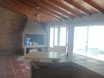 Casas en venta  - 8 dormitorios 3 baños - 260mts2 - Adrogue